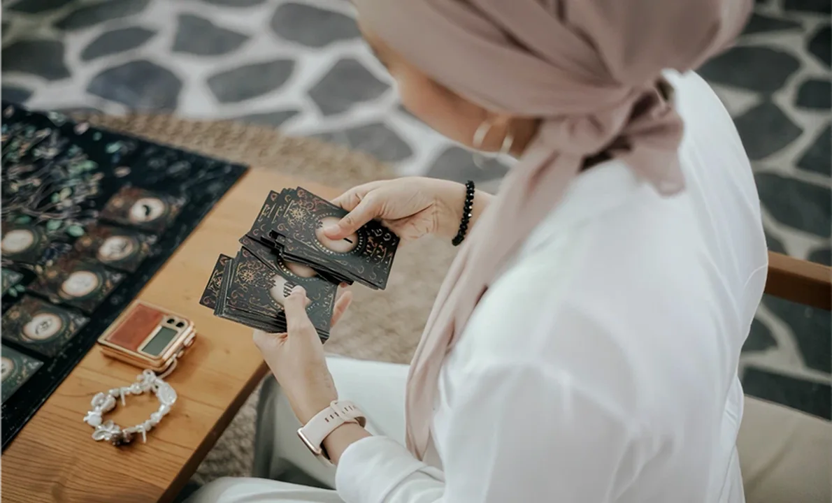 Javanese Tarot & Palm Reading